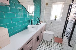 Shower en-suite- click for photo gallery